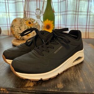 Women’s Sketchers Uno Stand on Air